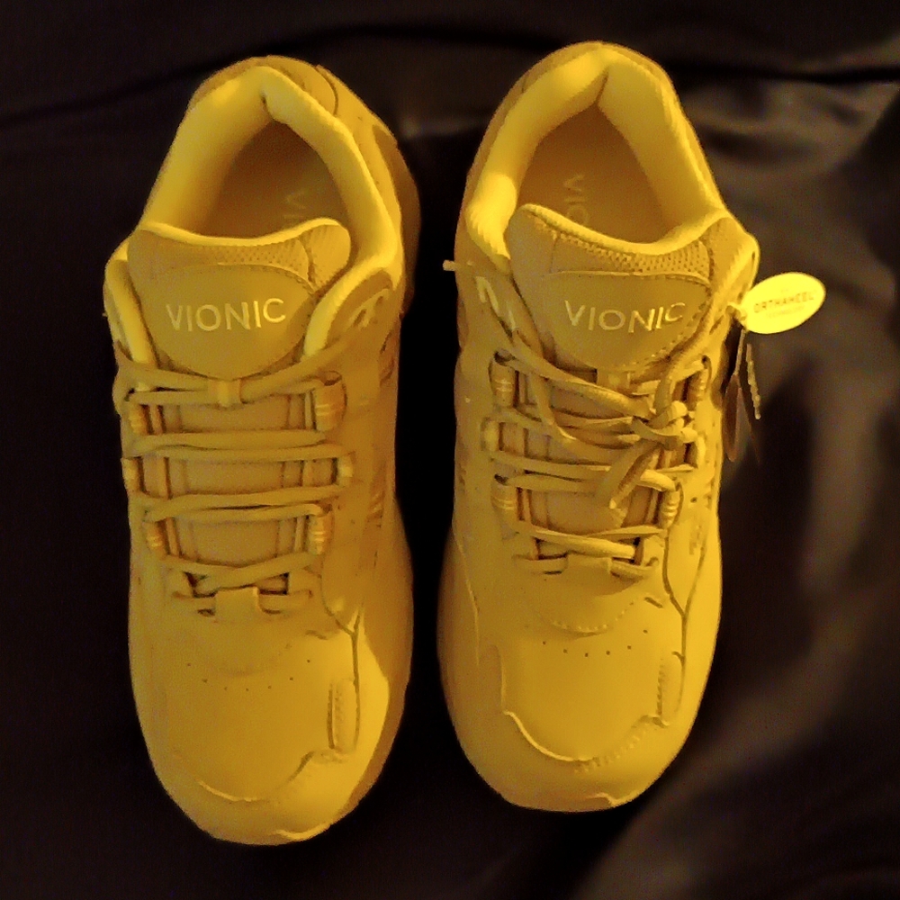 VIONIC ORTHAHEEL MEN SNEAKERS SIZE 7 NEW IN THE BOX